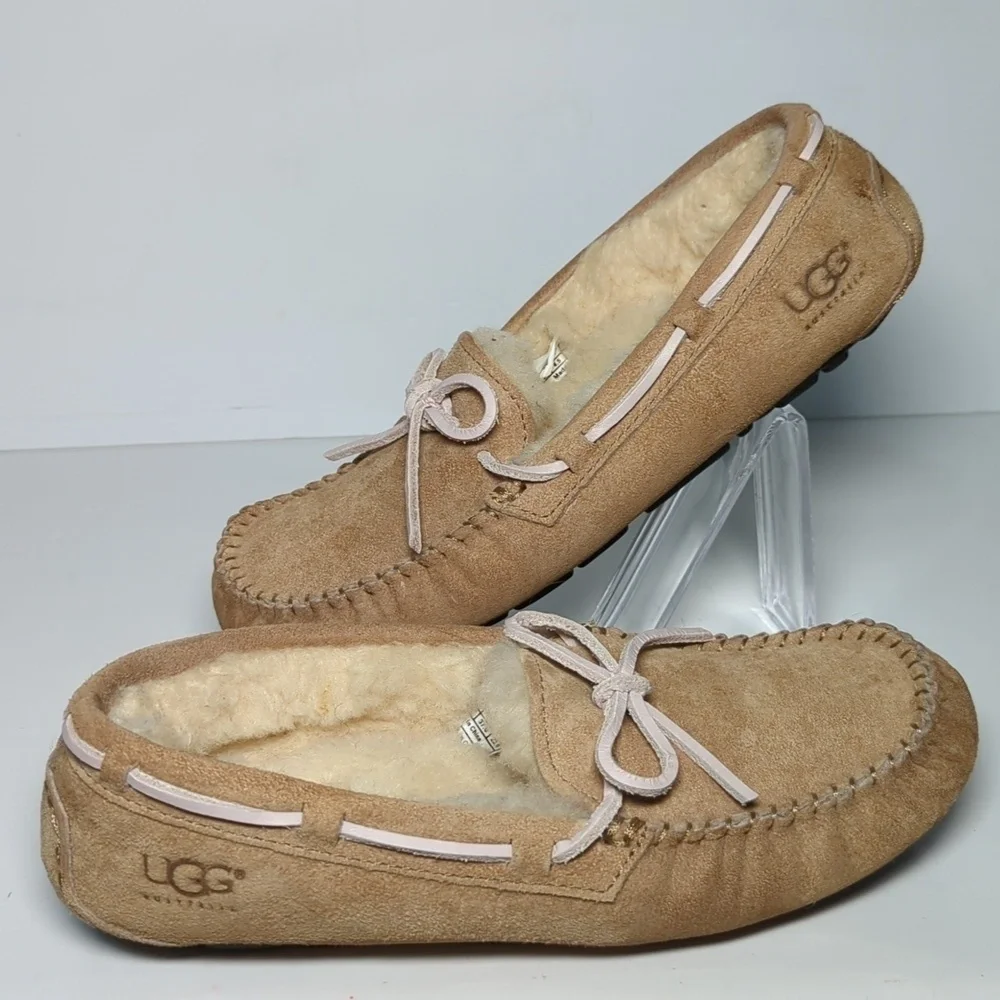 UGG Dakota suede sheepskin moccasin slippers woman's size 6 EU 37